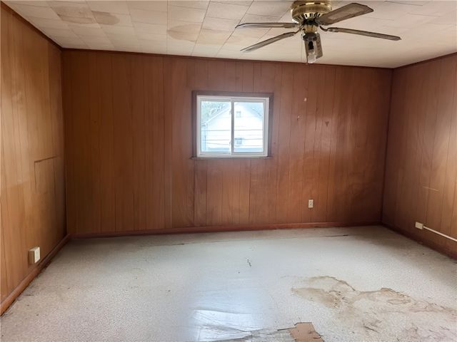 1111 Pollock Ave, New Castle, PA 16101