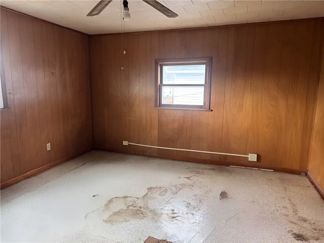 1111 Pollock Ave, New Castle, PA 16101