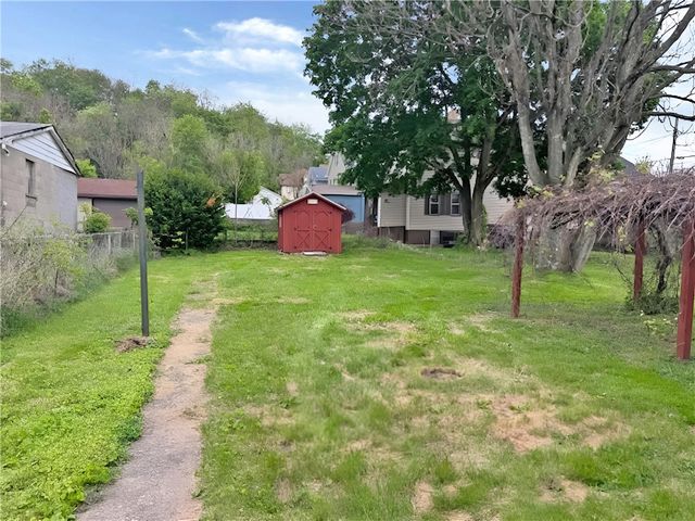 1111 Pollock Ave, New Castle, PA 16101
