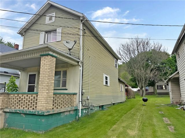 1111 Pollock Ave, New Castle, PA 16101