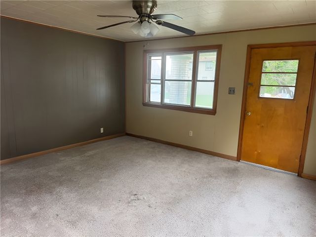 1111 Pollock Ave, New Castle, PA 16101