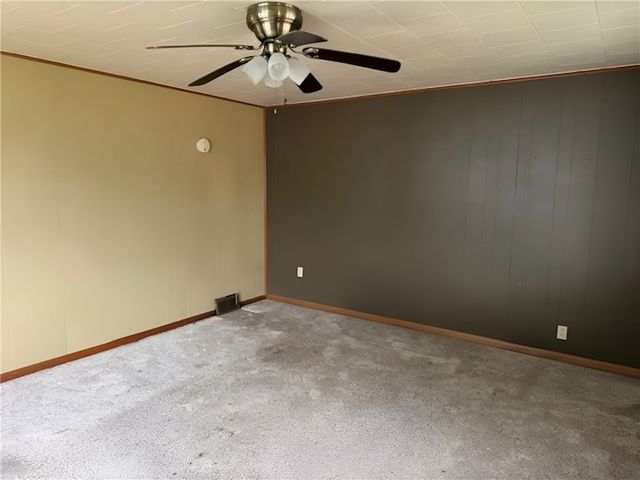 1111 Pollock Ave, New Castle, PA 16101