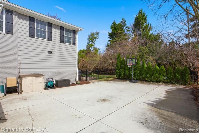 186 Westwood Drive, Bloomfield Hills, MI 48301