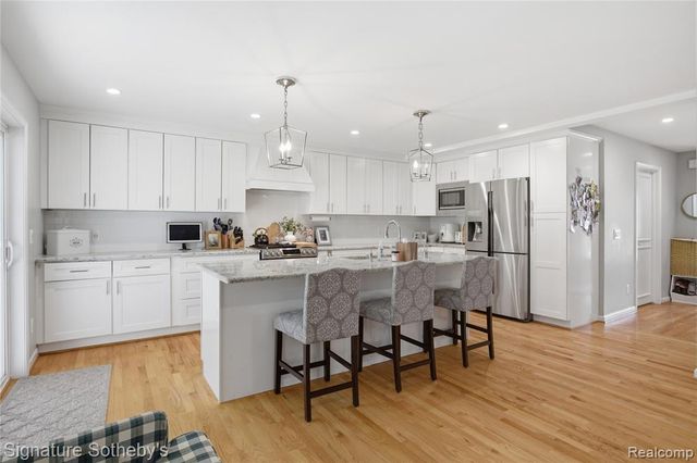 186 Westwood Drive, Bloomfield Hills, MI 48301