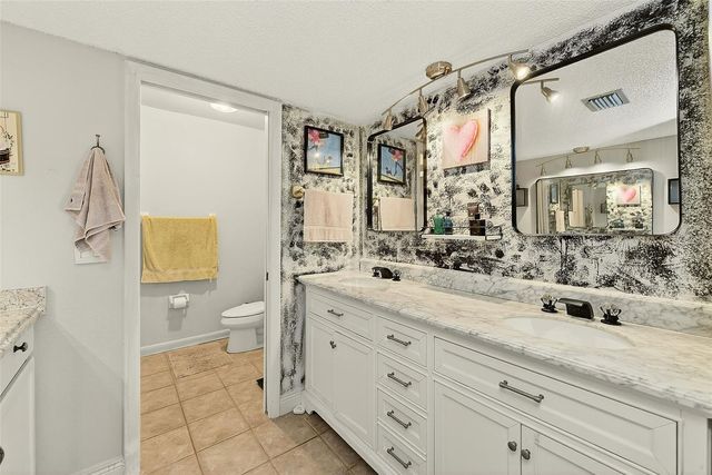 700 STARKEY ROAD 1216, Largo, FL 33771