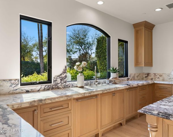 8501 N GOLF Drive, Paradise Valley, AZ 85253