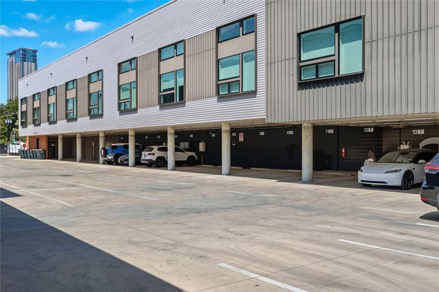 49 Navasota ST 205, Austin, TX 78702