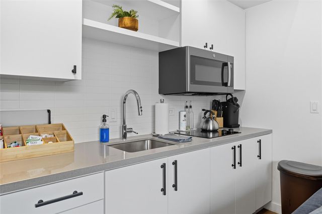 49 Navasota ST 205, Austin, TX 78702