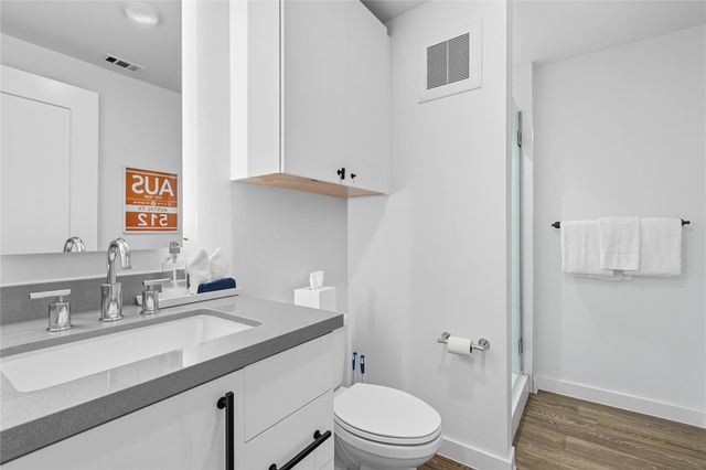 49 Navasota ST 205, Austin, TX 78702