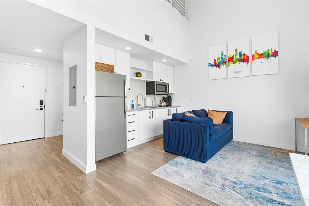 49 Navasota ST 205, Austin, TX 78702