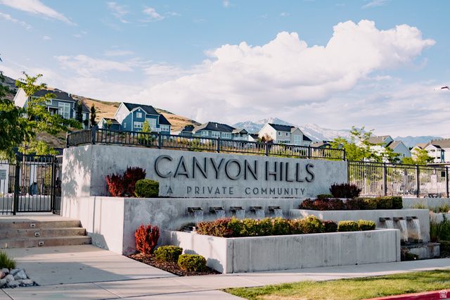 528 W AUTUMN HILLS BLVD, Lehi, UT 84048