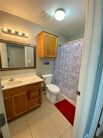 5237 Williams Dr 2, Corpus Christi, TX 78411