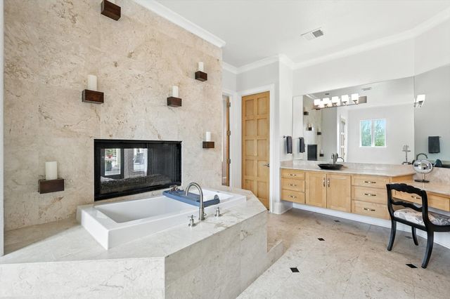 811 Noble Champions Way, Bartonville, TX 76226