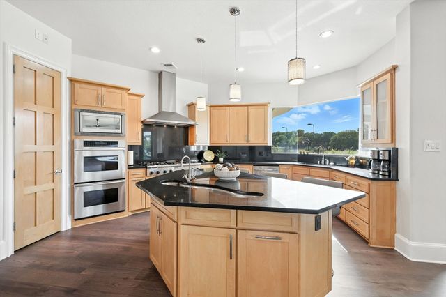 811 Noble Champions Way, Bartonville, TX 76226