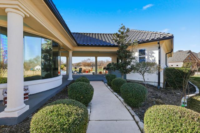 811 Noble Champions Way, Bartonville, TX 76226