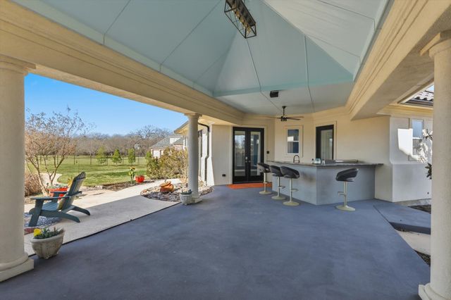 811 Noble Champions Way, Bartonville, TX 76226