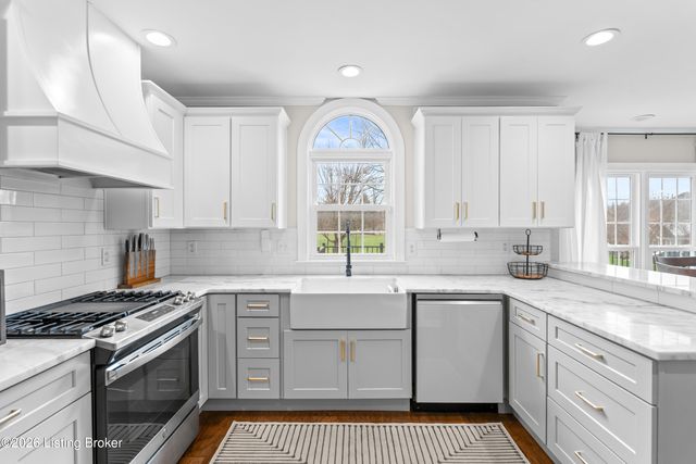 3205 Springstead Cir, Louisville, KY 40241