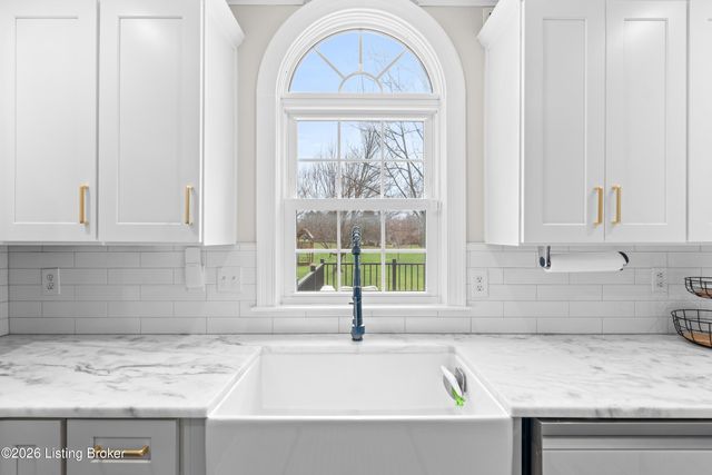 3205 Springstead Cir, Louisville, KY 40241