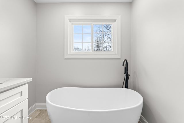 3205 Springstead Cir, Louisville, KY 40241