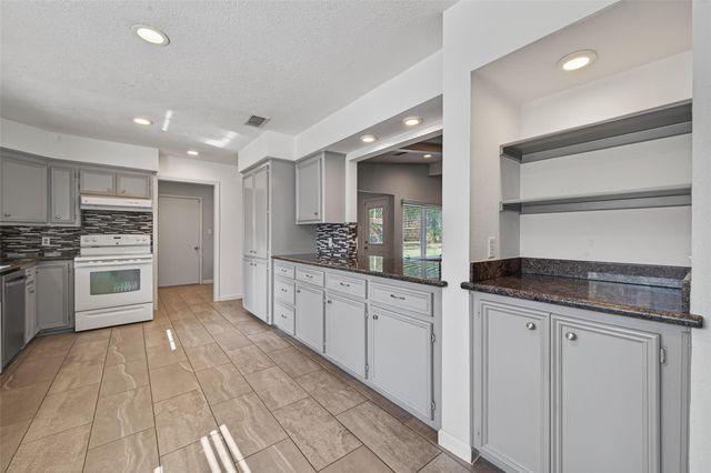 11811 Beverly Drive, Houston, TX 77065