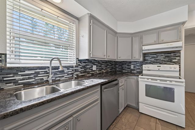 11811 Beverly Drive, Houston, TX 77065