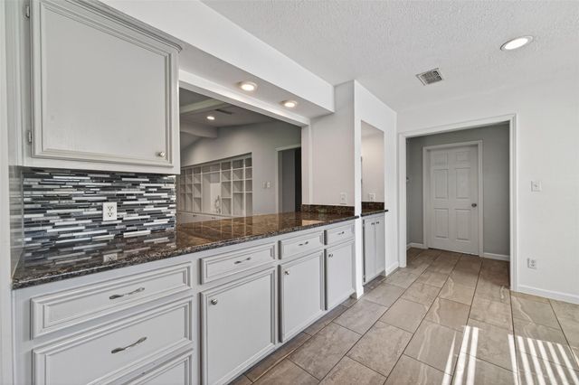 11811 Beverly Drive, Houston, TX 77065