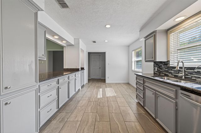 11811 Beverly Drive, Houston, TX 77065