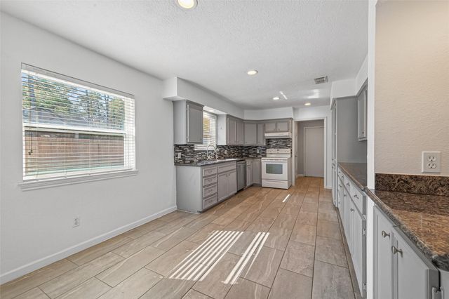 11811 Beverly Drive, Houston, TX 77065