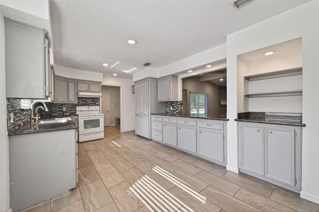 11811 Beverly Drive, Houston, TX 77065