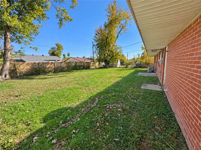 811 N 15th Street, Rogers, AR 72756