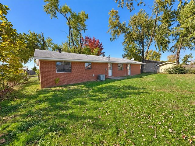 811 N 15th Street, Rogers, AR 72756