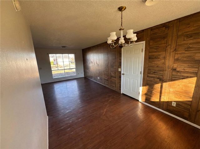 811 N 15th Street, Rogers, AR 72756