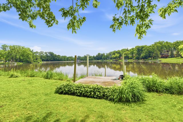368 Hiawatha Drive, Lake In The Hills, IL 60156