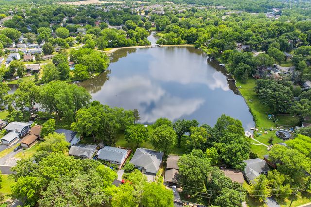 368 Hiawatha Drive, Lake In The Hills, IL 60156