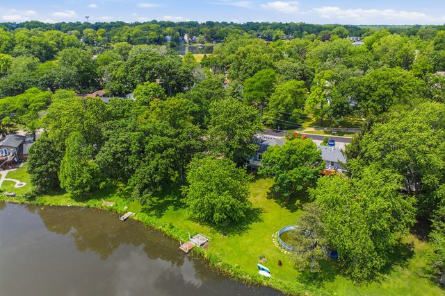 368 Hiawatha Drive, Lake In The Hills, IL 60156