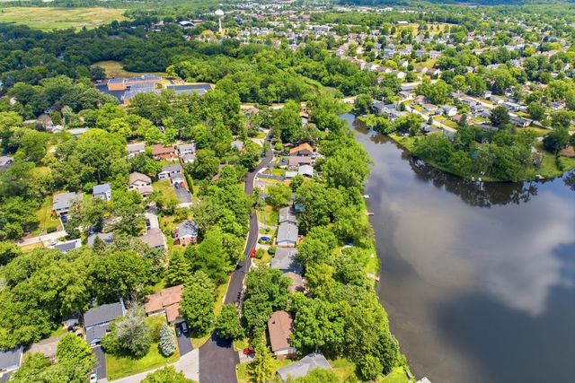 368 Hiawatha Drive, Lake In The Hills, IL 60156
