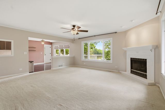 368 Hiawatha Drive, Lake In The Hills, IL 60156