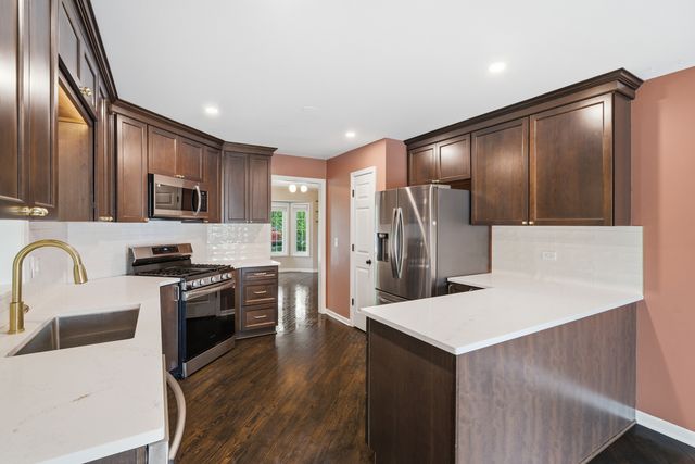 368 Hiawatha Drive, Lake In The Hills, IL 60156