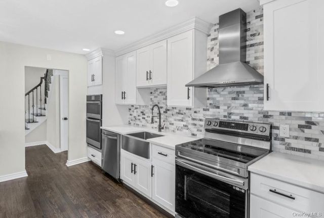 42 Norwood Road, Northport, NY 11768