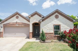 305 E Fogg Street, Fort Worth, TX 76110