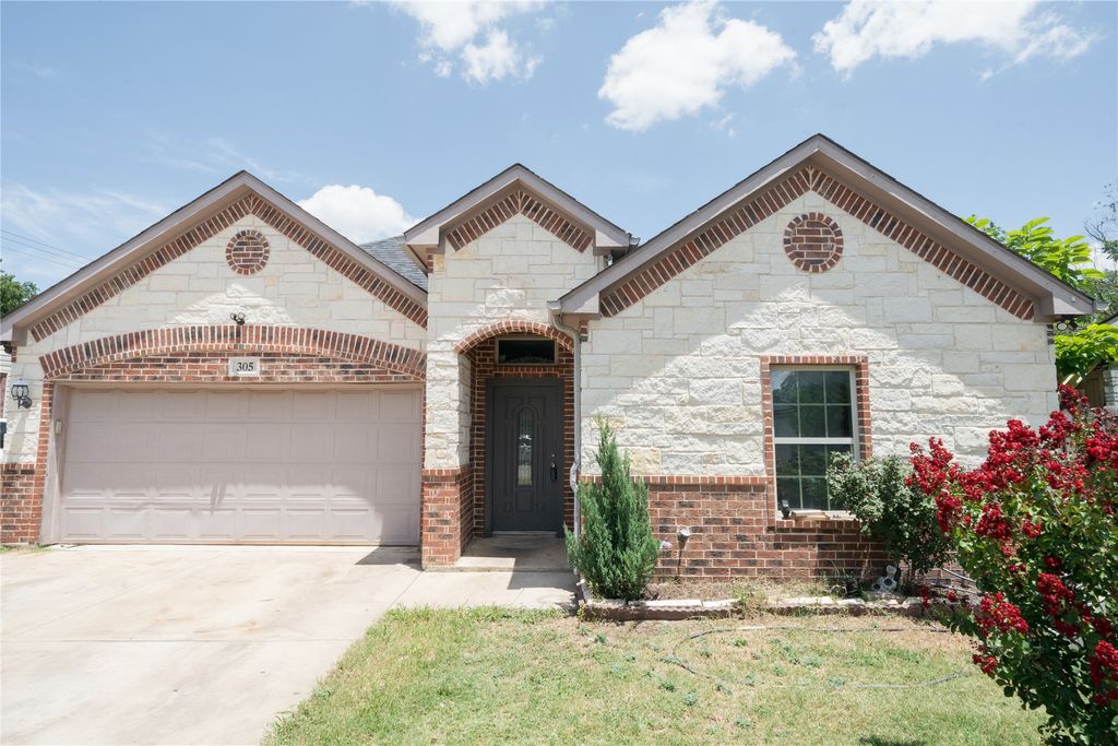 305 E Fogg Street, Fort Worth, TX 76110