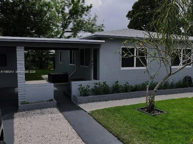 266 NE 162nd St, Miami, FL 33162