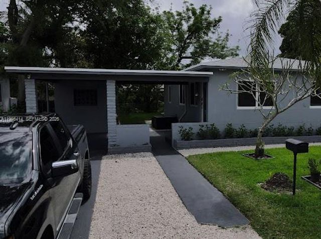 266 NE 162nd St, Miami, FL 33162