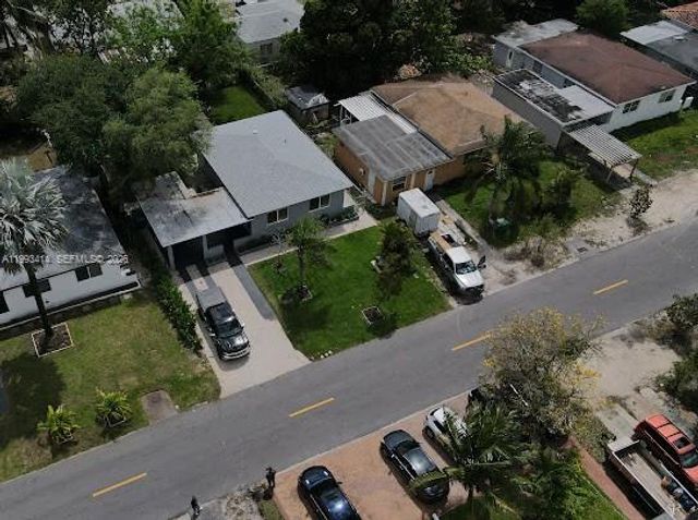 266 NE 162nd St, Miami, FL 33162