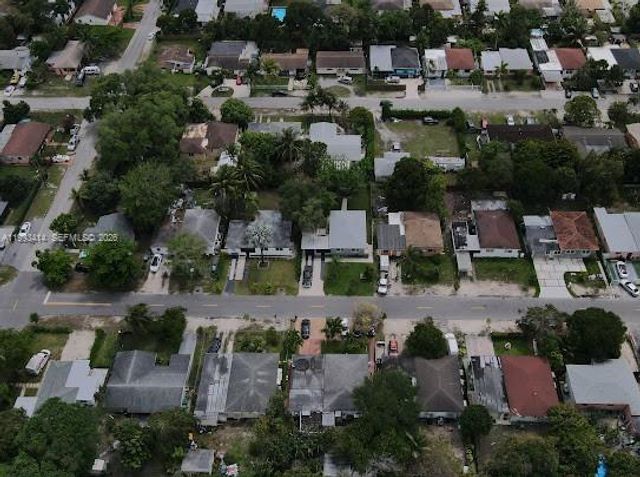 266 NE 162nd St, Miami, FL 33162