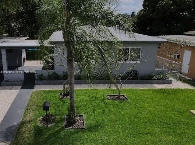 266 NE 162nd St, Miami, FL 33162