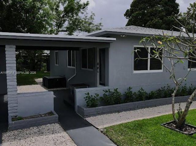 266 NE 162nd St, Miami, FL 33162