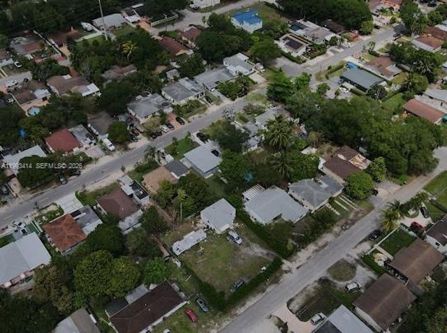 266 NE 162nd St, Miami, FL 33162