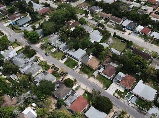 266 NE 162nd St, Miami, FL 33162