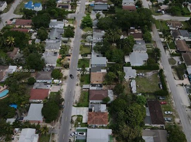 266 NE 162nd St, Miami, FL 33162